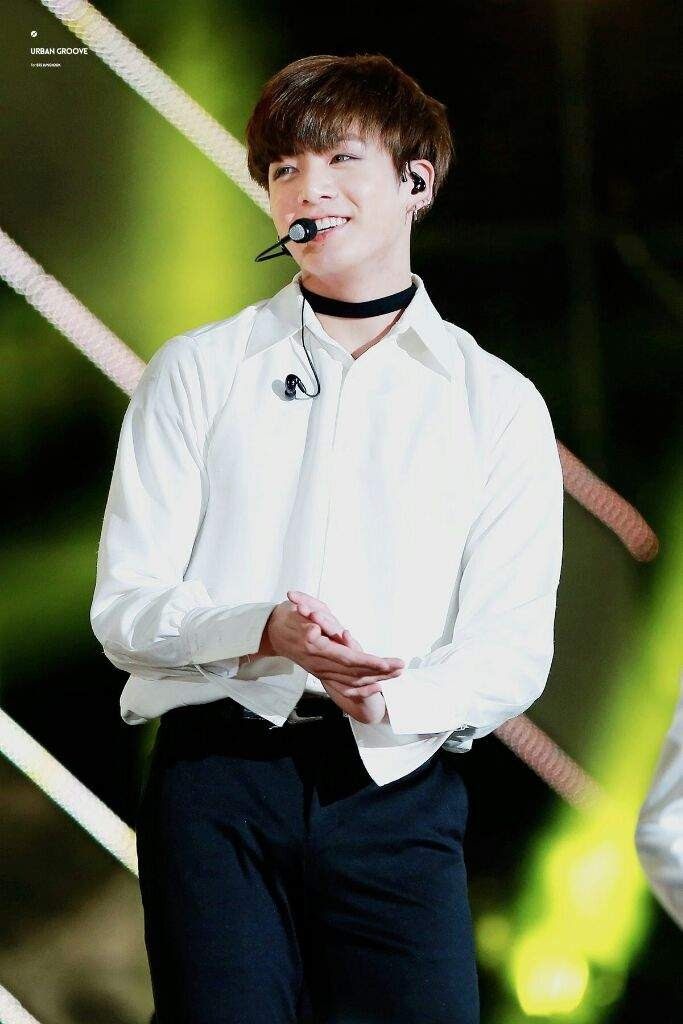 Jungkook deo choker anh 4