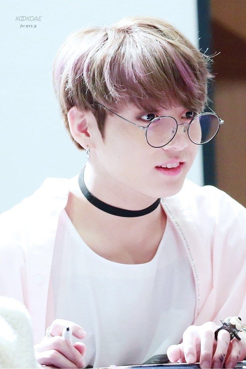 Jungkook deo choker anh 5