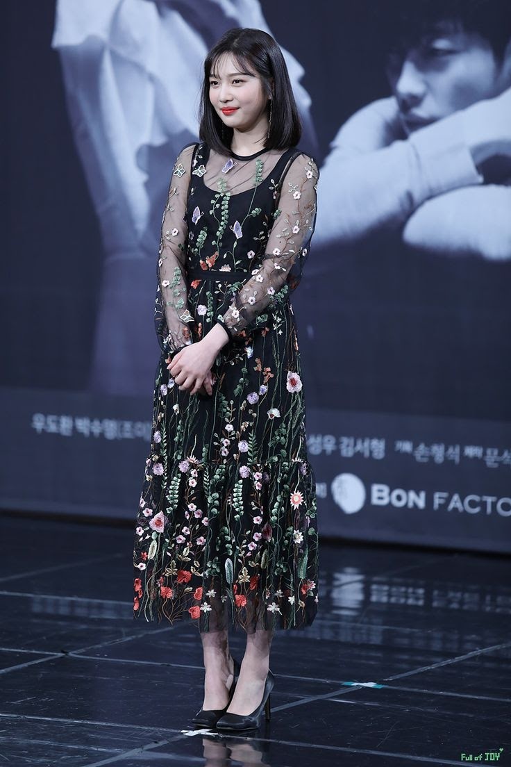 joy mặc váy hoa ảnh 6 joy mac vay hoa anh 6