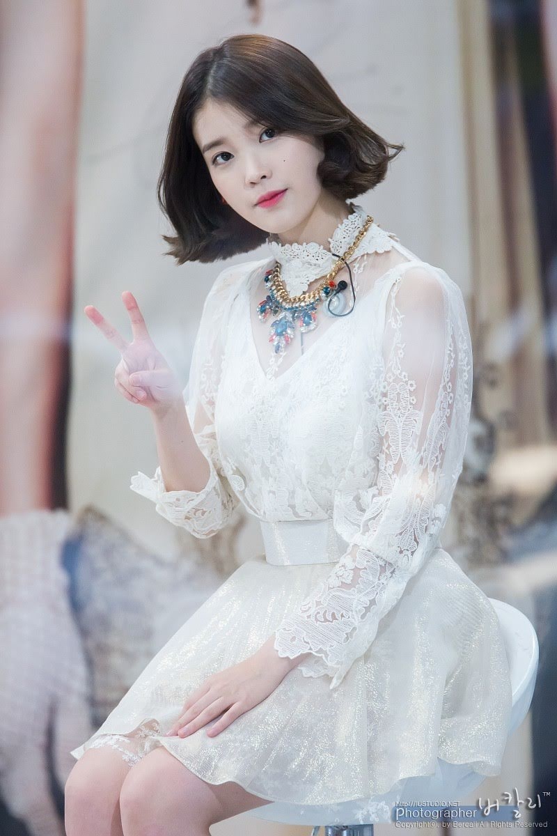 IU mac do trang gi cung dep anh 4