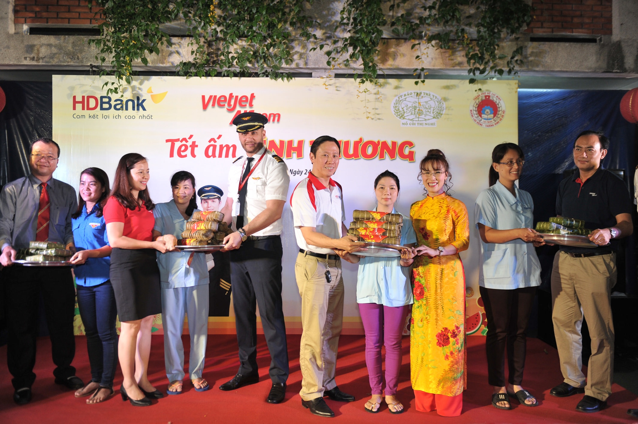 Vietjet cham lo tre em khuyet tat,  Nguyen Thi Phuong Thao anh 10