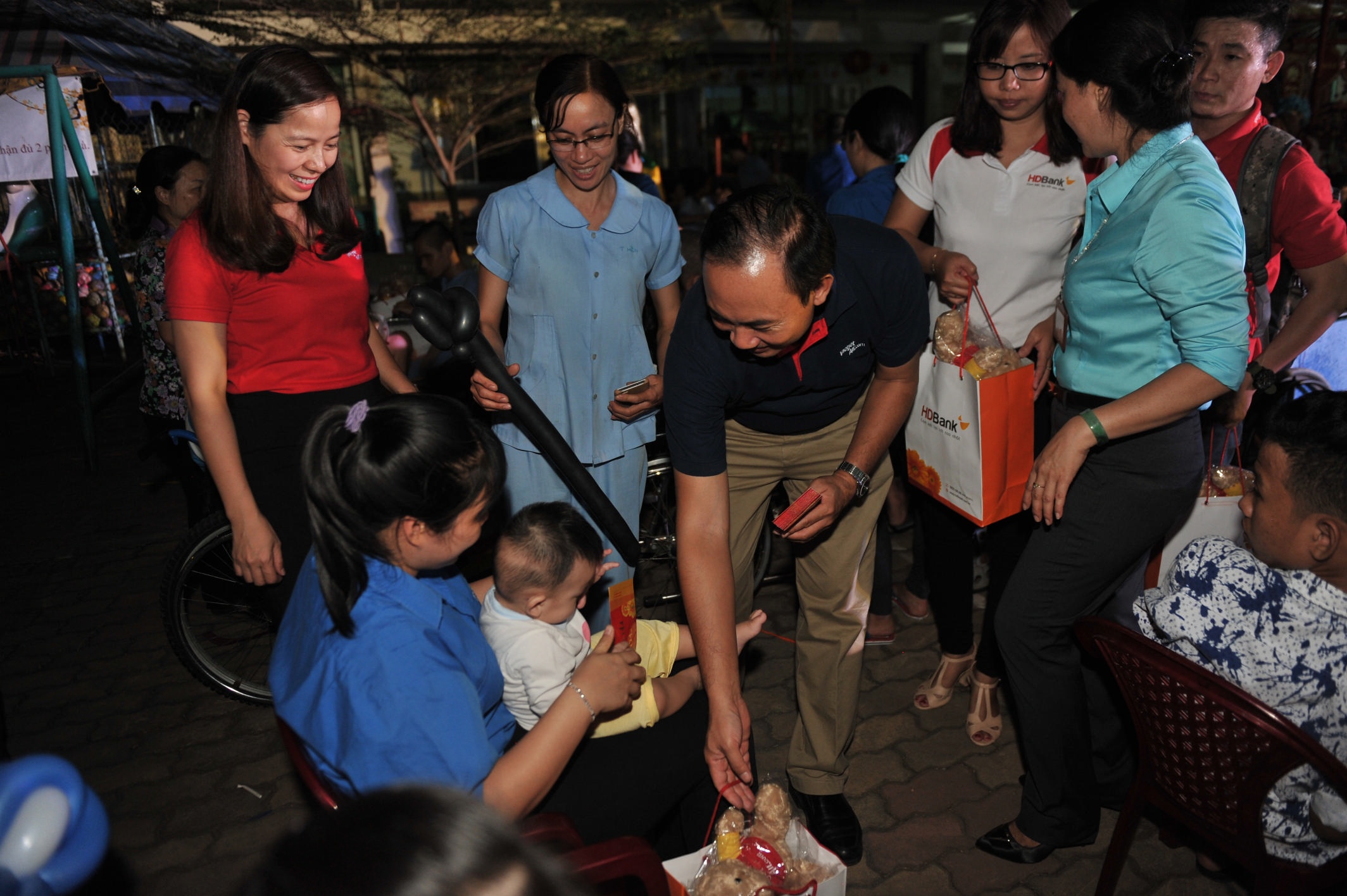 Vietjet cham lo tre em khuyet tat,  Nguyen Thi Phuong Thao anh 7