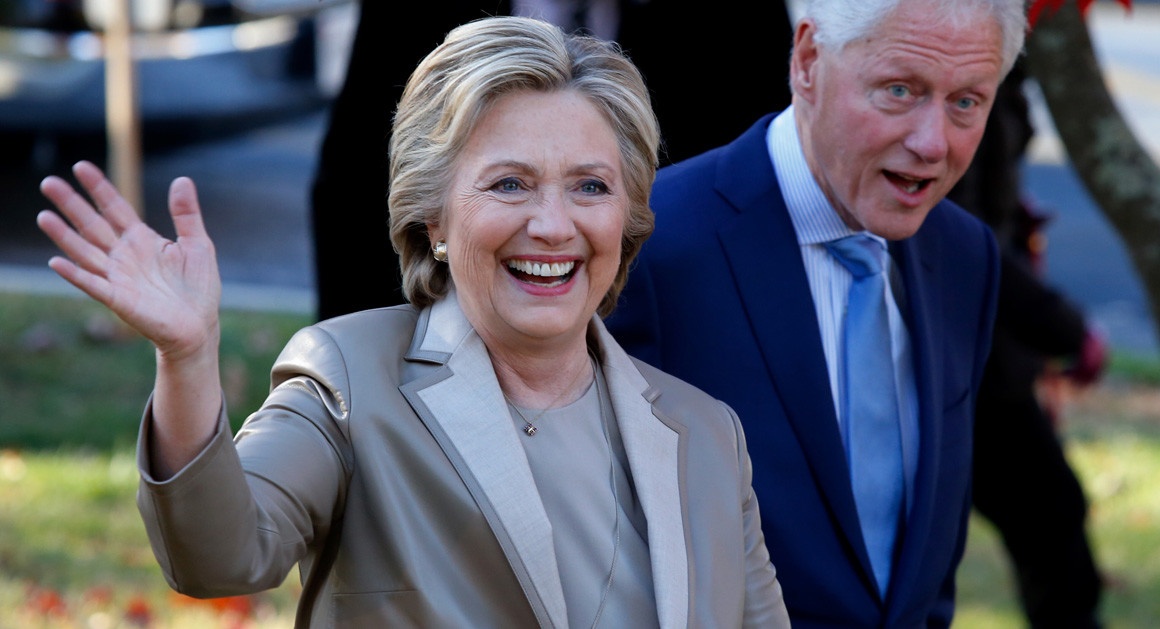 Ba Clinton se tham du le nham chuc cua ong Trump hinh anh