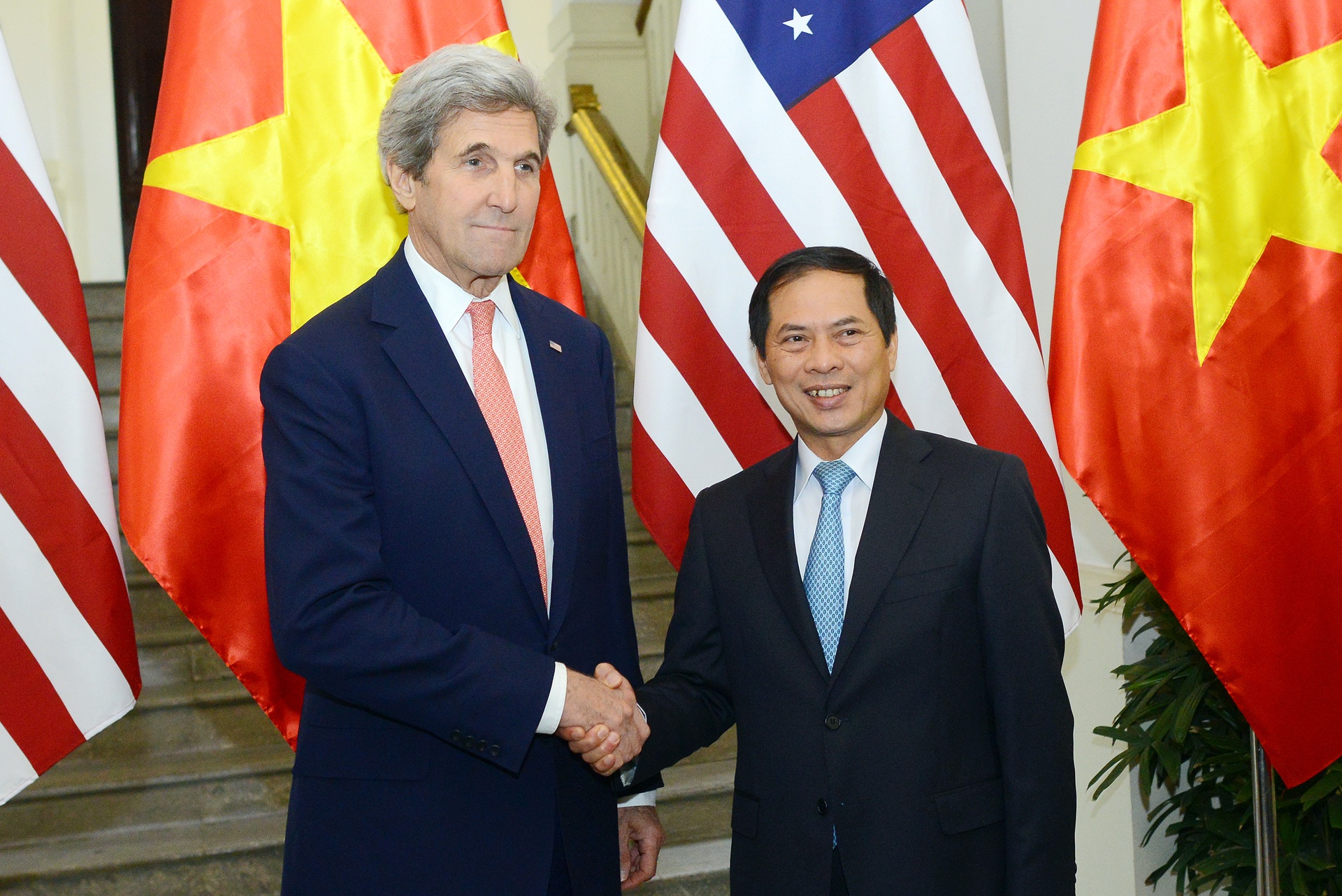 John Kerry o Viet Nam anh 2