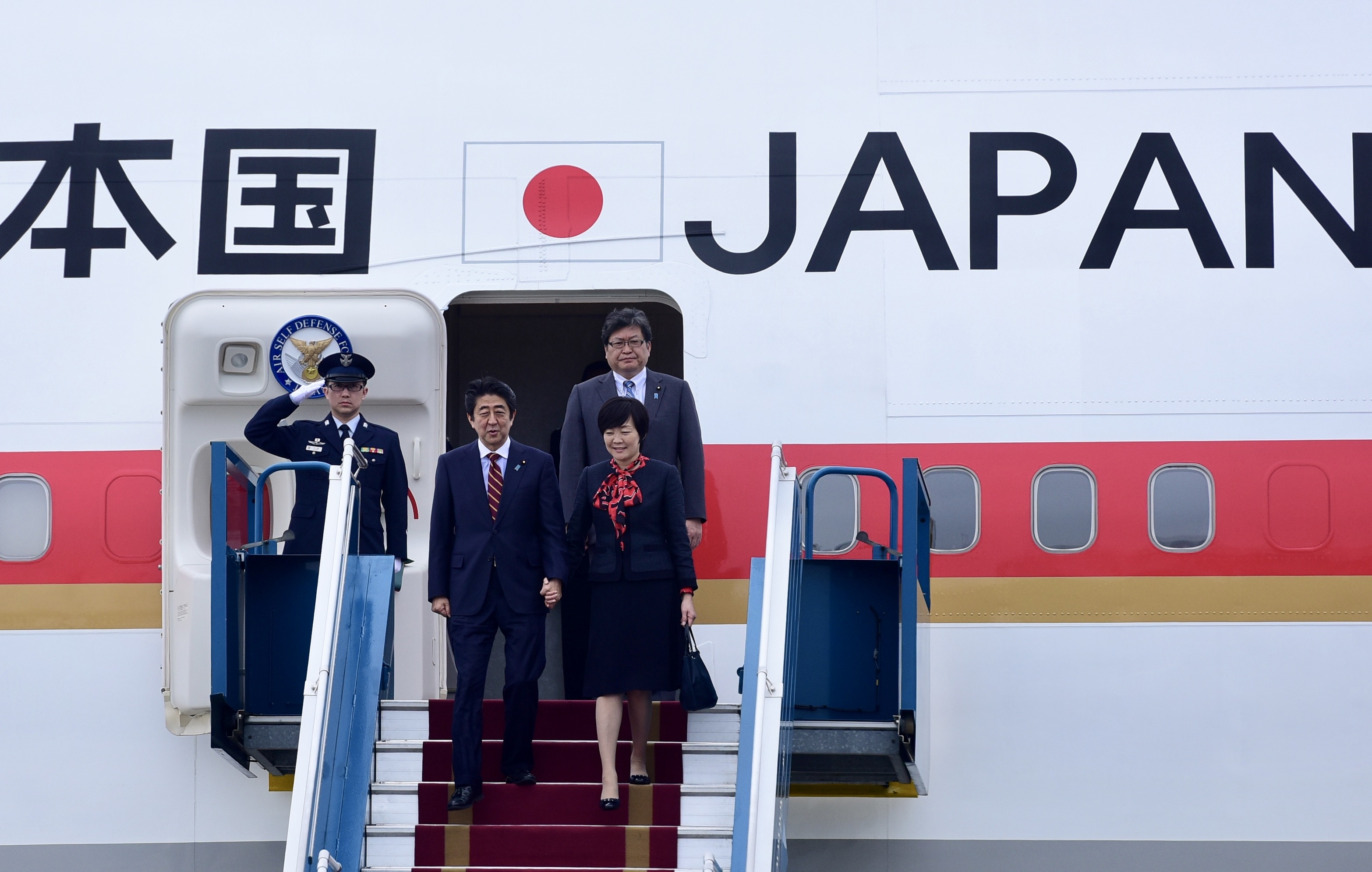 lễ đón Thủ tướng Shinzo Abe ở Hà Nội ảnh 1 le don Thu tuong Shinzo Abe o Ha Noi anh 1