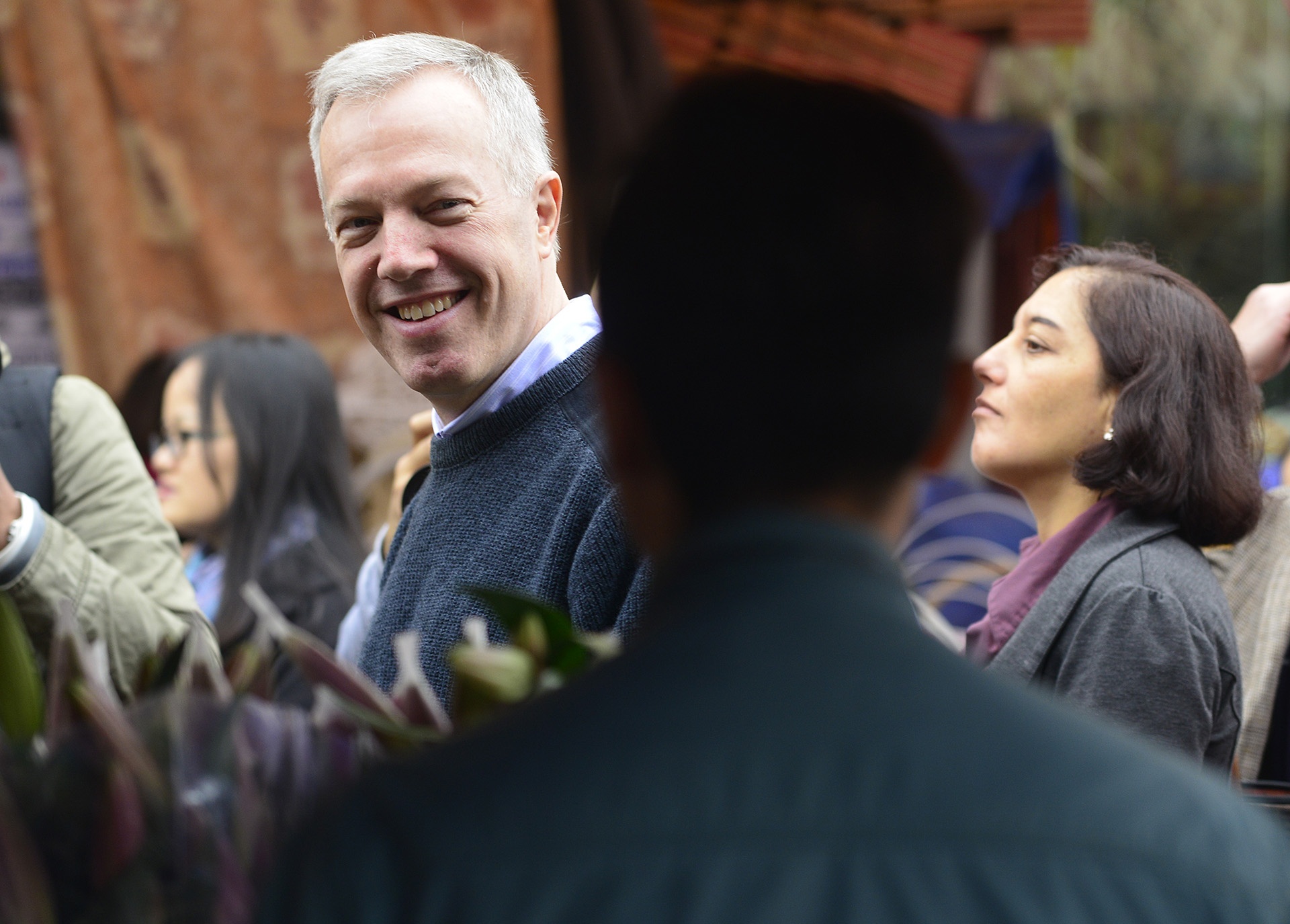 đại sứ Mỹ thả cá chép ảnh 8 dai su My tha ca chep anh 8