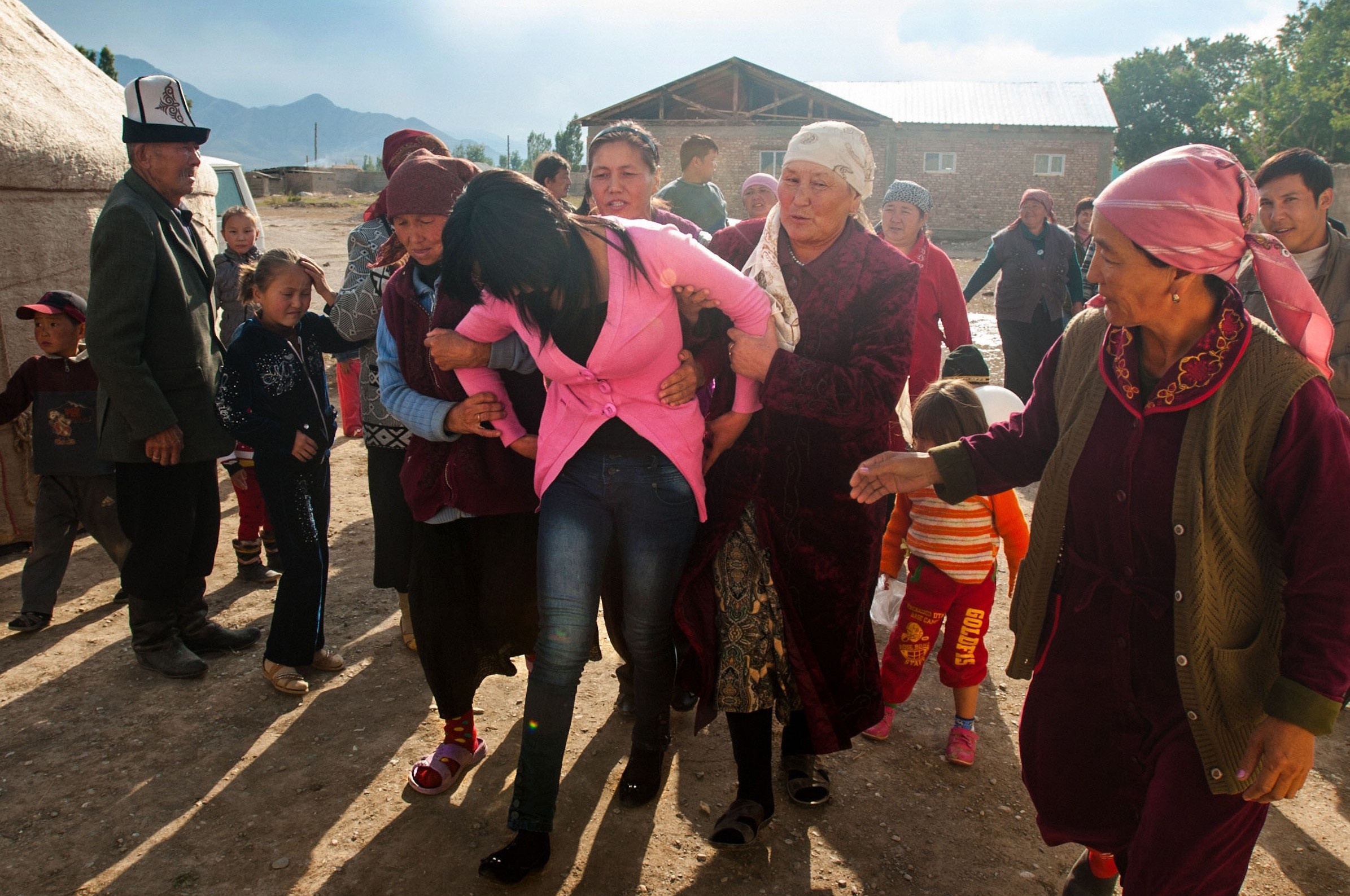 tục bắt vợ ở Kyrgyzstan ảnh 3 tuc bat vo o Kyrgyzstan anh 3