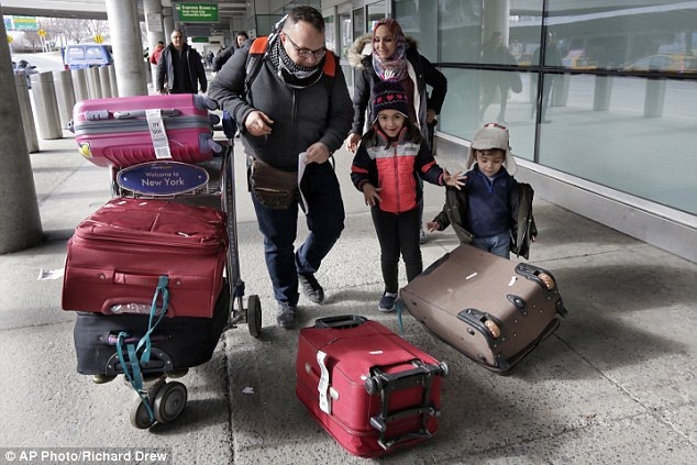 Trump cam nhap cu anh 3