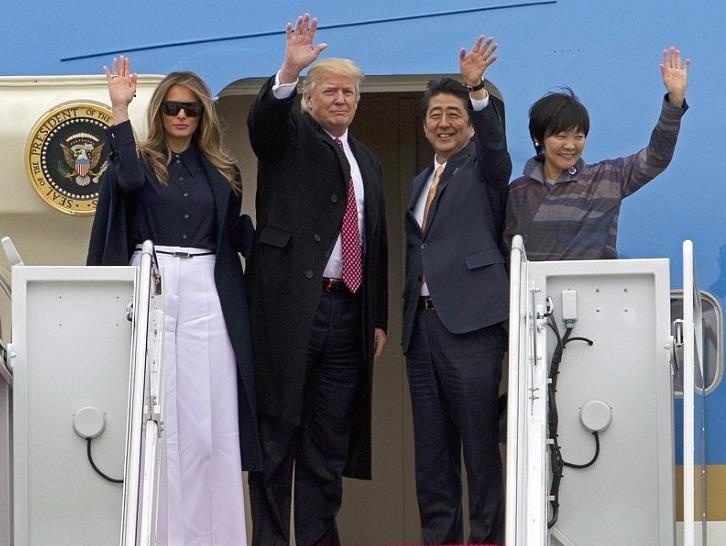 Cuoi tuan thanh thoi cua ong Trump va thu tuong Nhat hinh anh