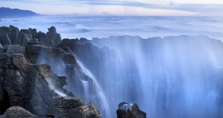 Phat hien luc dia moi chim duoi day dai duong hinh anh