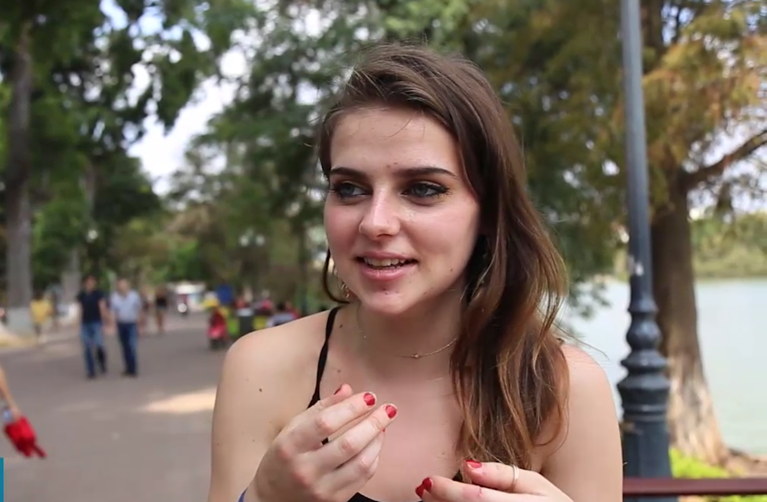 Nguoi nuoc ngoai bat chuoc cu chi dac trung cua ong Trump hinh anh