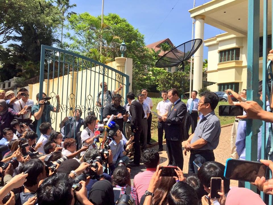 DSQ Trieu Tien phu nhan ong Kim Jong Nam chet do chat doc hinh anh