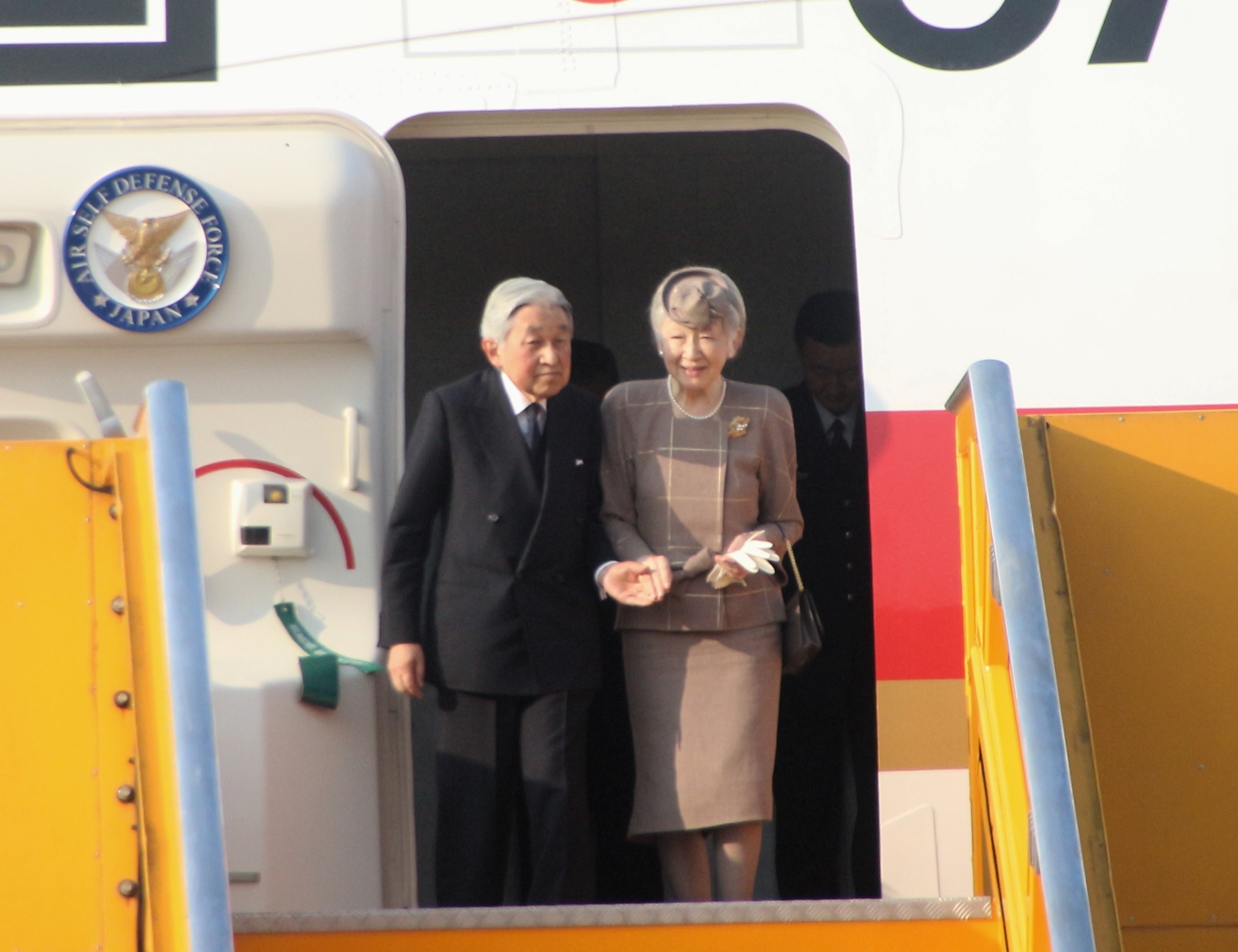 Nha vua va Hoang hau Nhat Ban toi co do Hue hinh anh