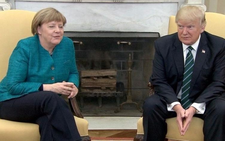Khoanh khac guong gao giua ong Trump va ba Merkel hinh anh