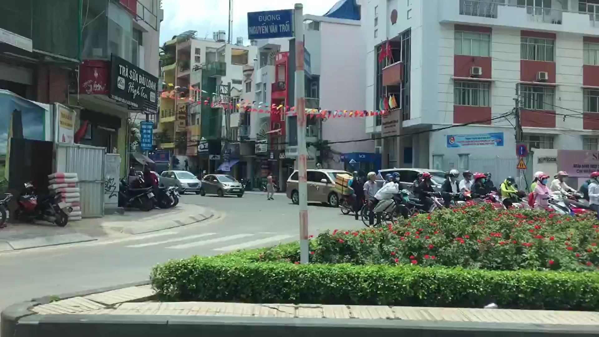 Thu tuong Ly Hien Long chia se video ve TP.HCM hinh anh