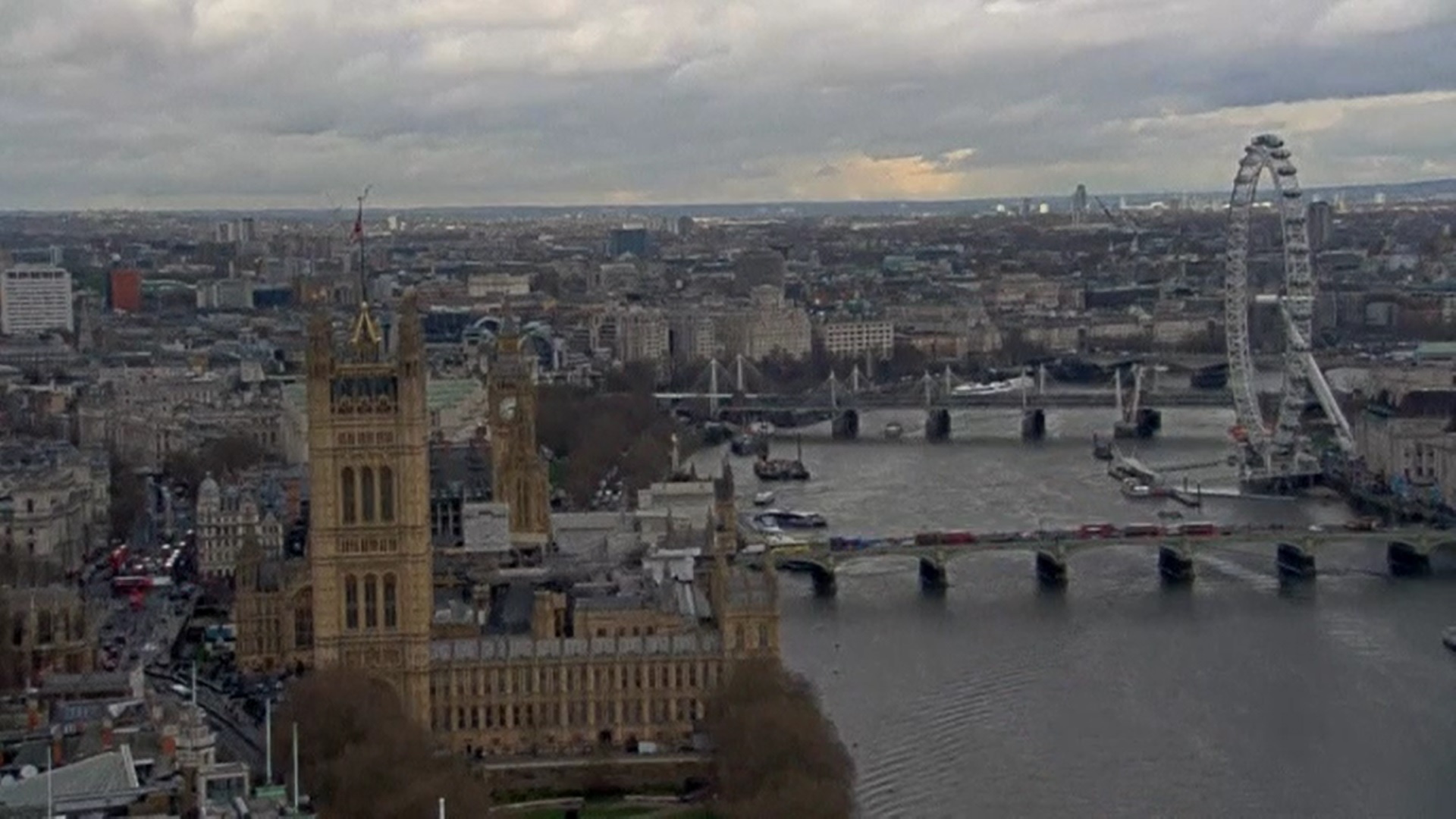 Nguoi phu nu nhay song do so bi tan cong o London hinh anh