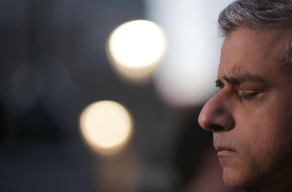 khung bo o London anh 9