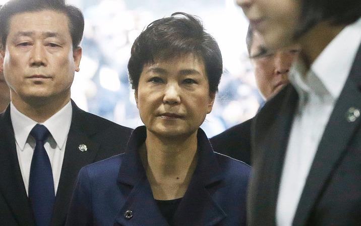 Han Quoc bat giam cuu tong thong Park Geun Hye hinh anh