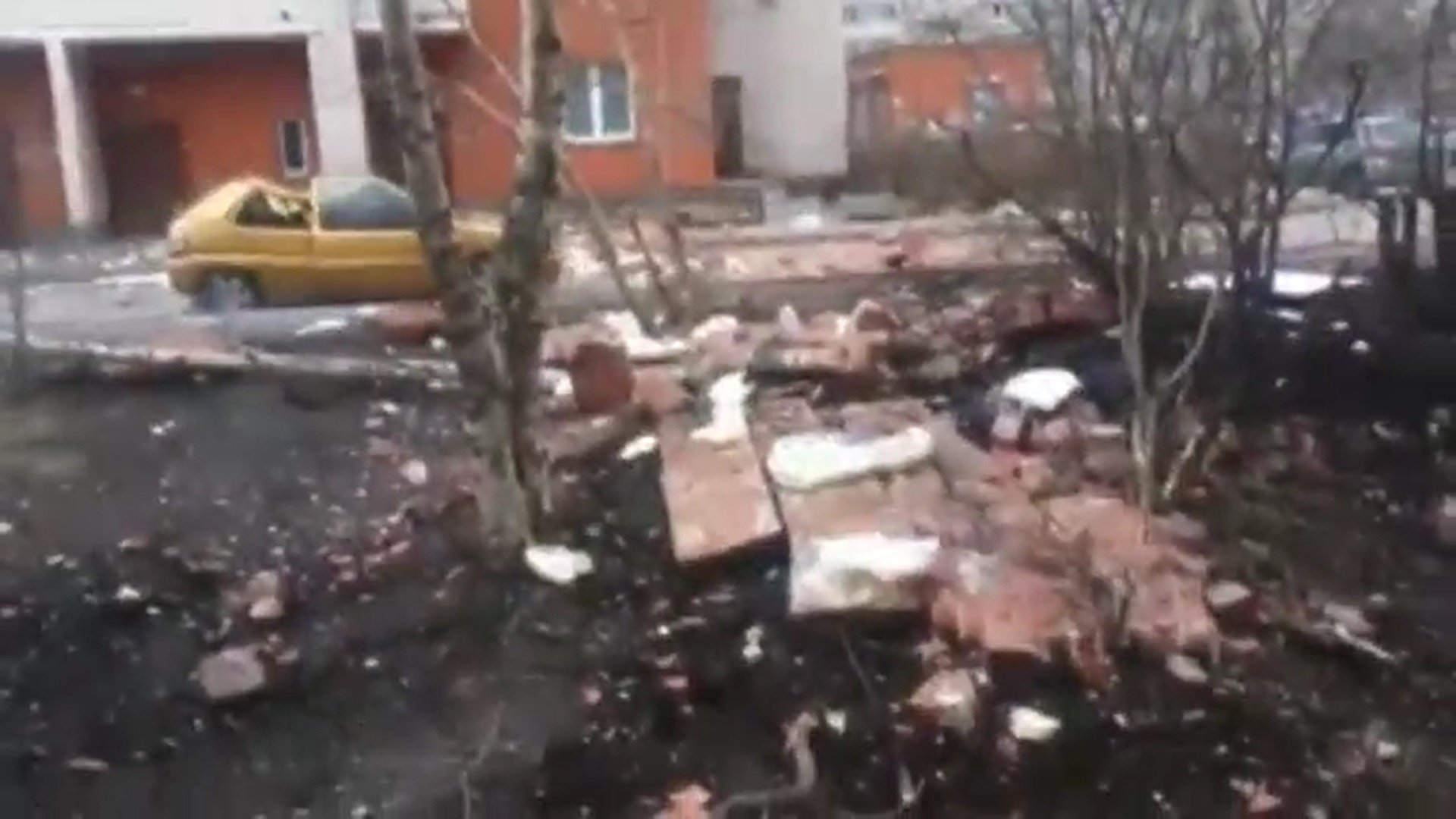 Hien truong vu no lon tai St. Petersburg hinh anh