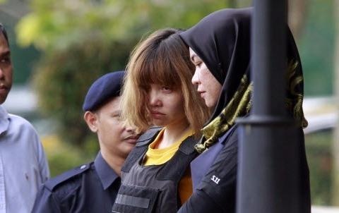 Doan Thi Huong: Hai thang tu san bay toi toa an hinh anh