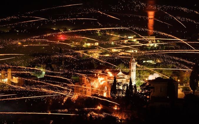 Tran chien ten lua o Hy Lap va nu cuoi cua ong Trump vao top anh tuan hinh anh