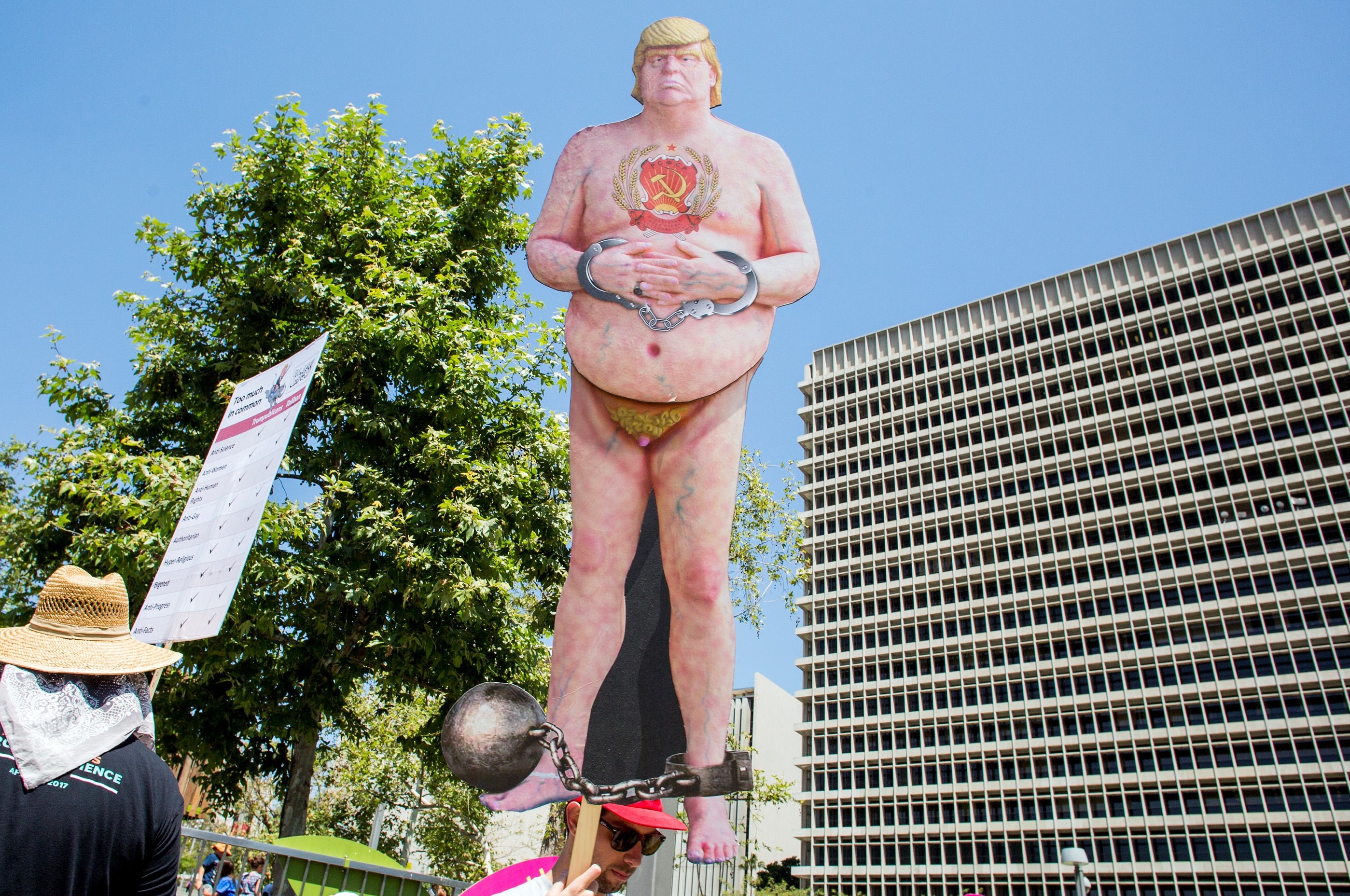 600 cuoc bieu tinh phan doi ong Trump trong ngay 22/4 hinh anh