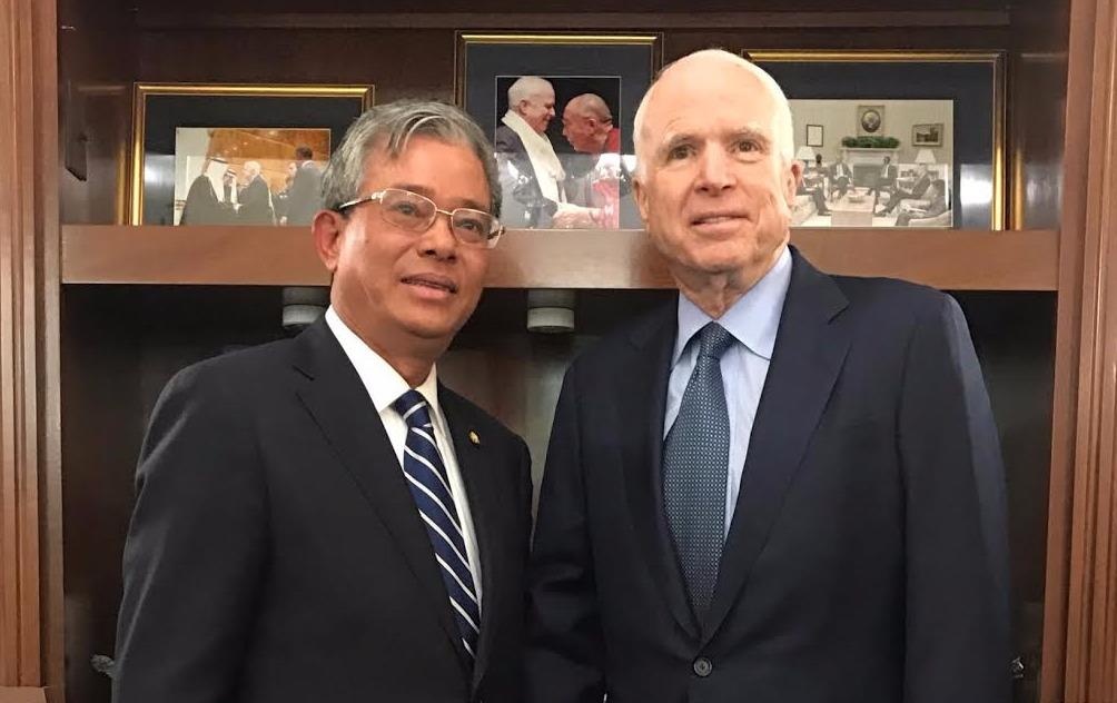 Dai su Pham Quang Vinh gap go cac nghi si My hinh anh