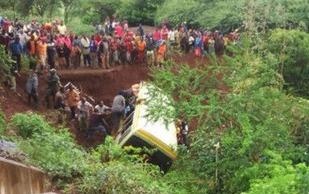 Tanzania: Xe buyt lao xuong nui, 33 hoc sinh thiet mang hinh anh