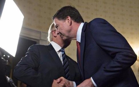 Y do cua ong Trump khi sa thai giam doc FBI hinh anh