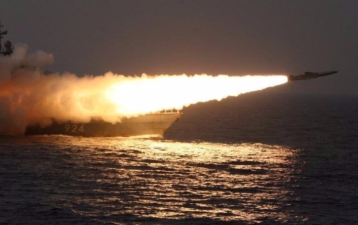 Tau chien Nga phong ten lua diet IS tu Dia Trung Hai hinh anh