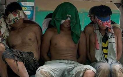 Hang nghin nguoi Philippines van bi phien quan vay ham o Marawi hinh anh