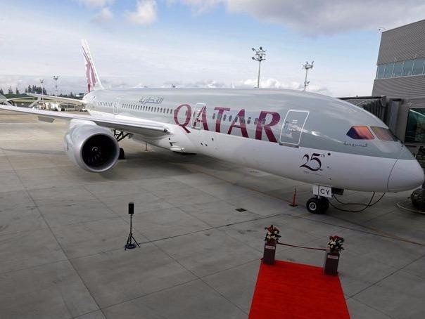 Hang hang khong trieu USD cua Qatar doi mat thach thuc moi hinh anh