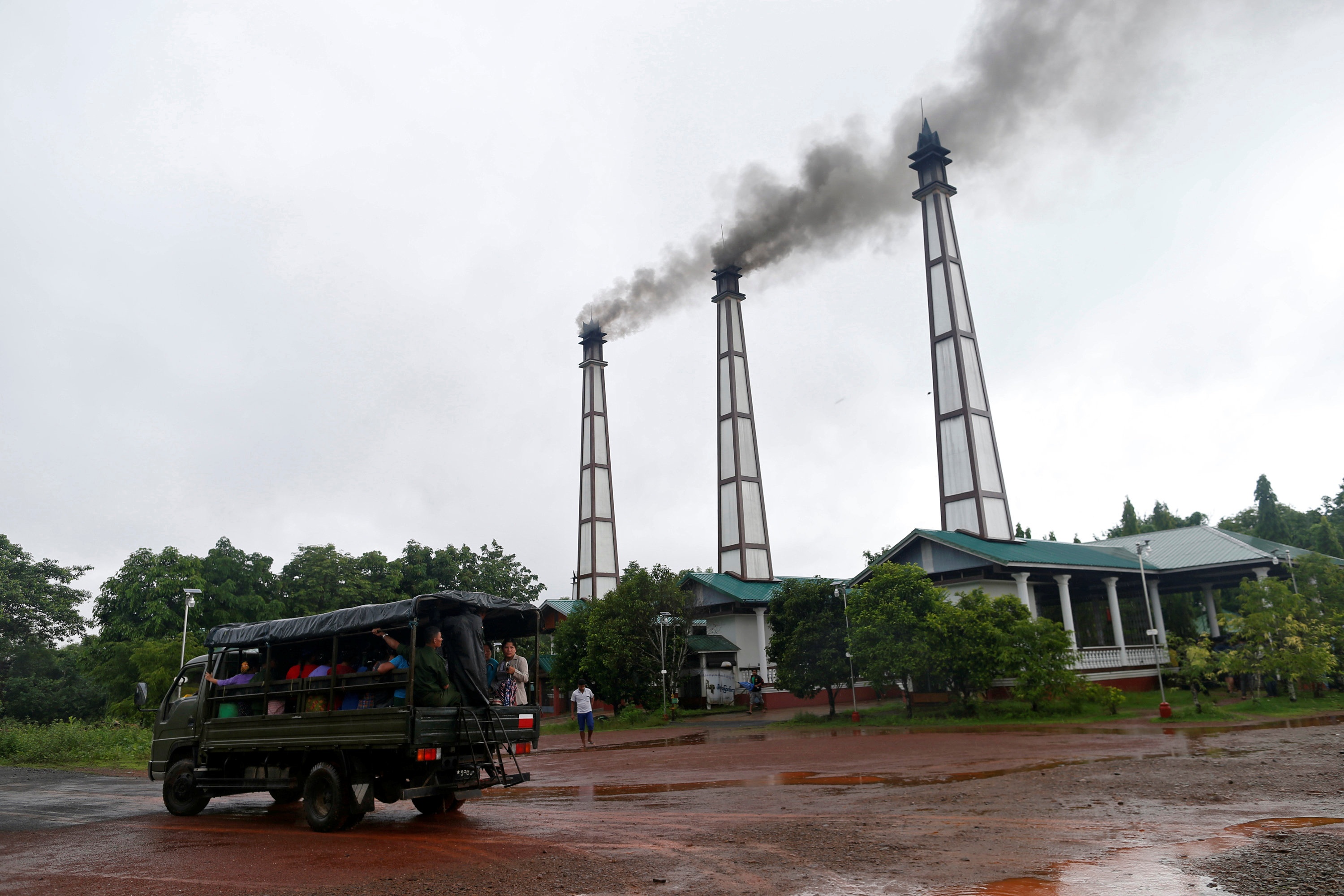 dam tang nan nhan roi may bay Myanmar anh 5