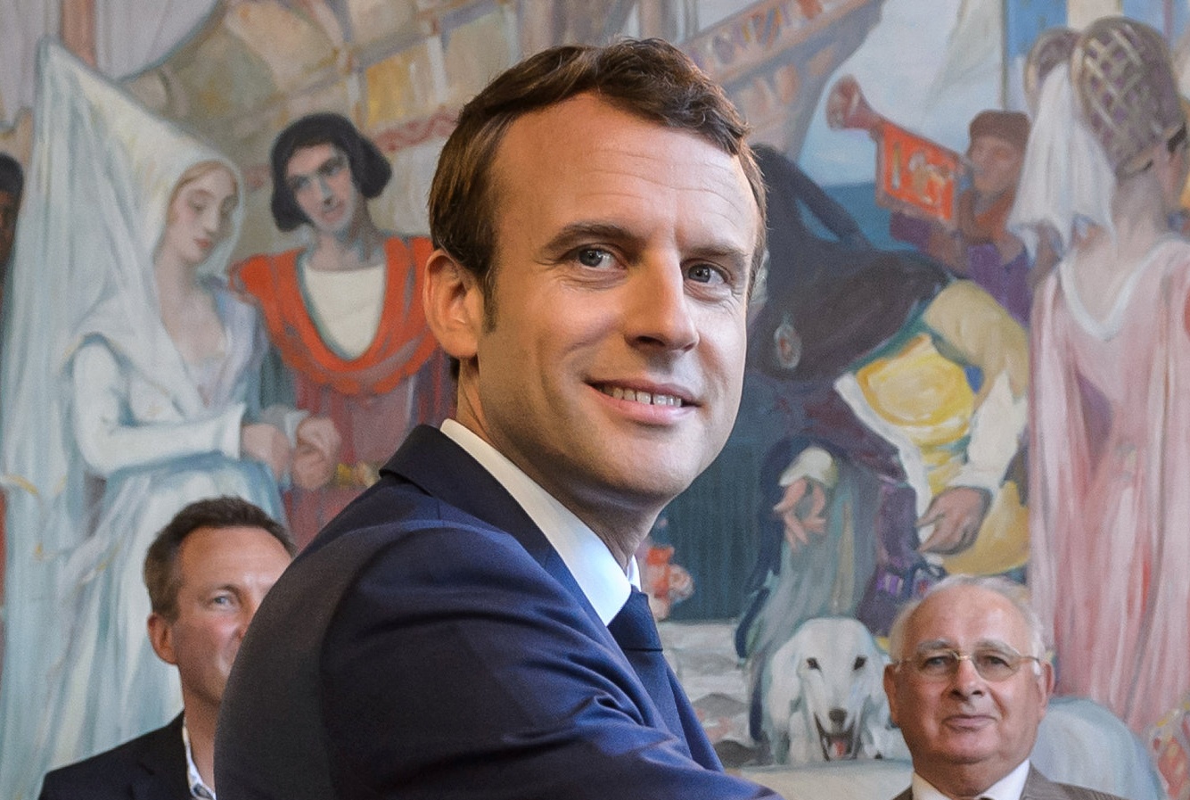 Dang non tre cua tong thong Phap chien thang vong 1 bau cu Quoc hoi hinh anh