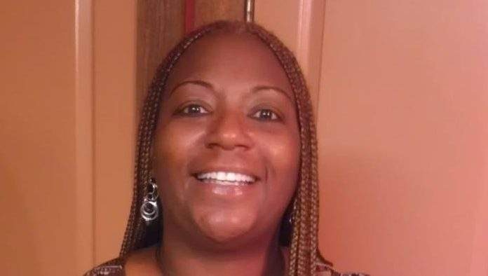 American Airlines keo le thi the nu hanh khach anh 1