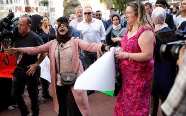 Nguoi London bieu tinh sau vu chay thap 27 tang hinh anh