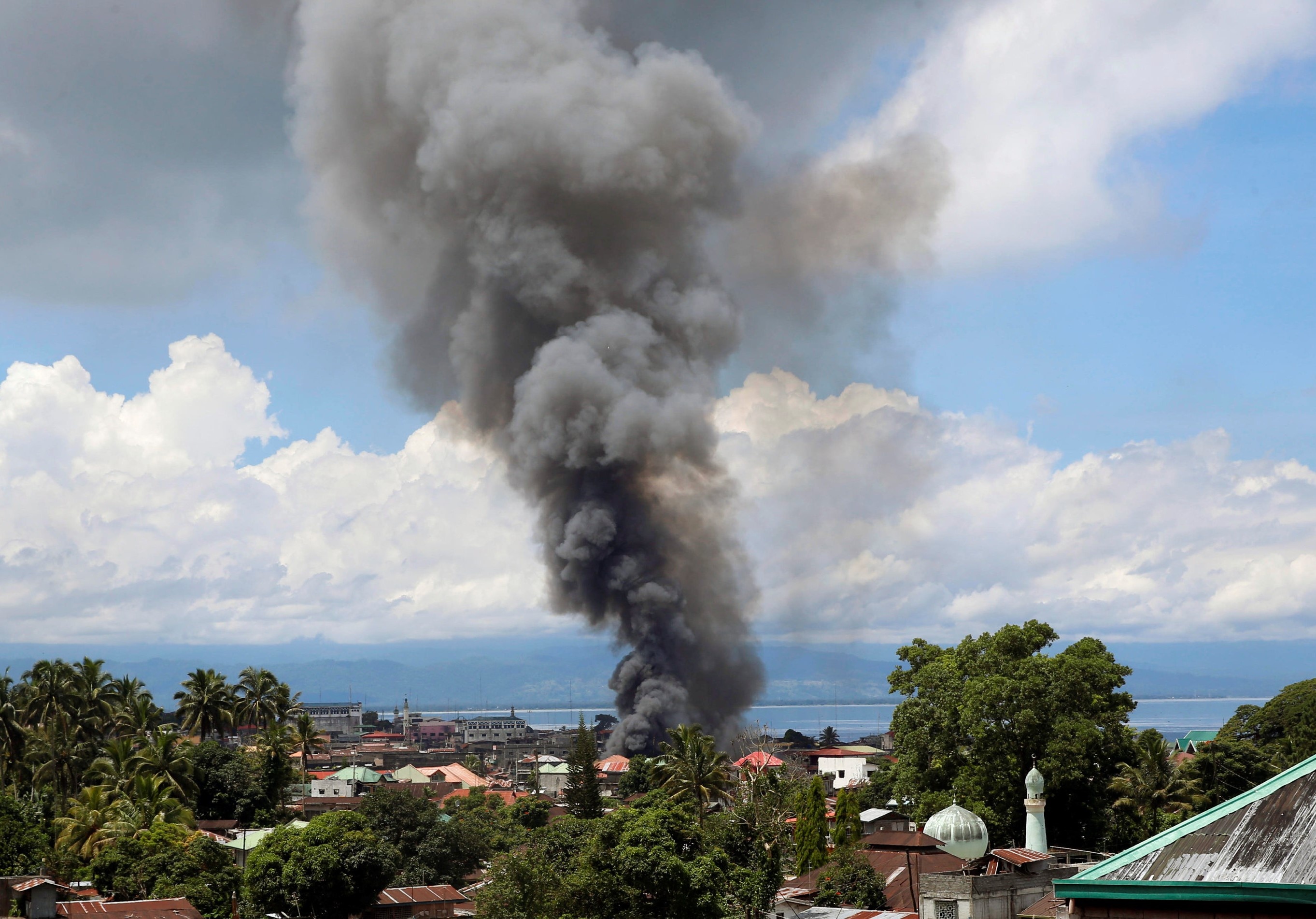 Khung bo Maute duoc cung cap vu khi de tan cong Philippines hinh anh