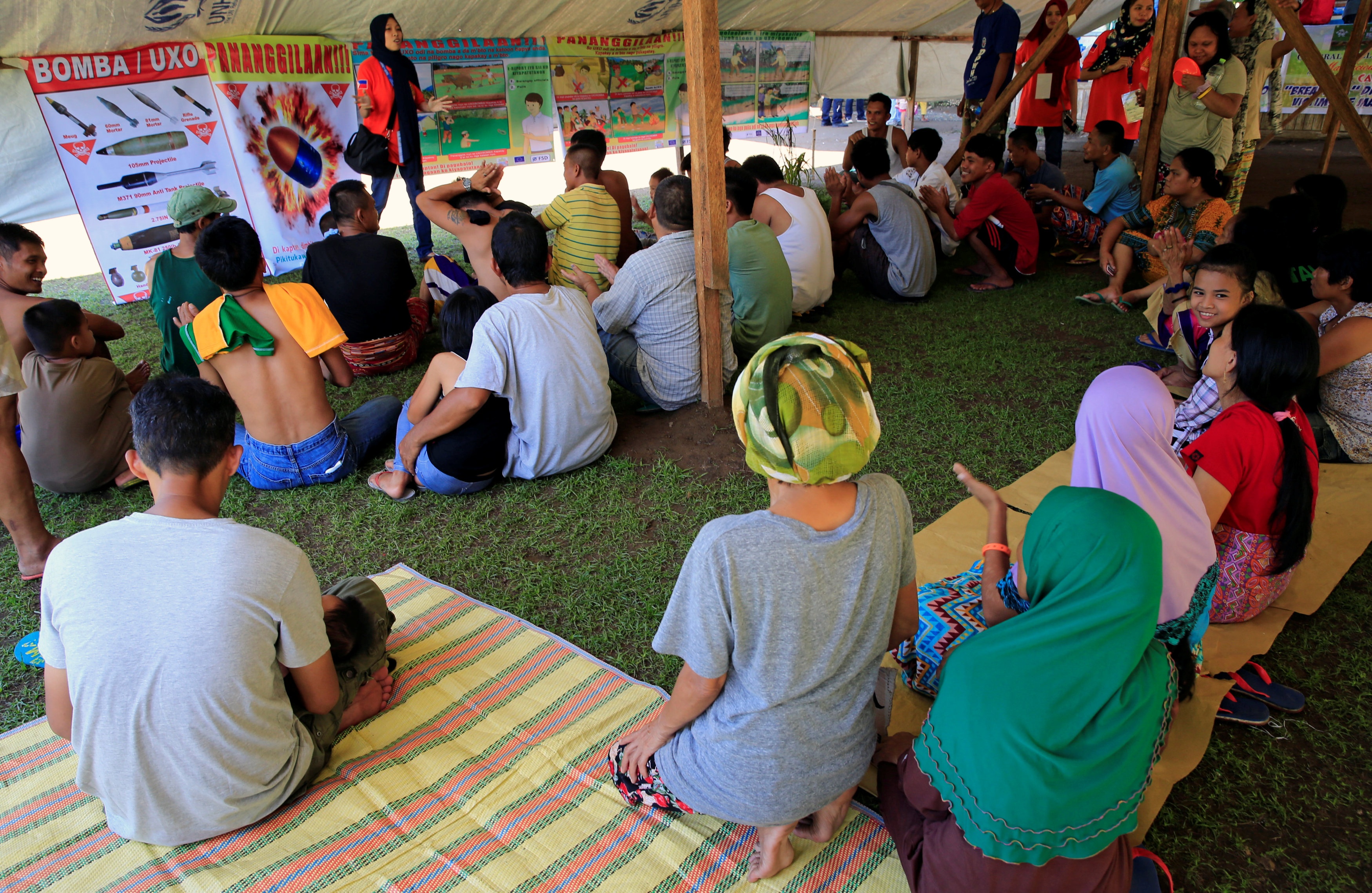 dan Philippines thiet mang trong luc cho Maute bi tieu diet anh 3