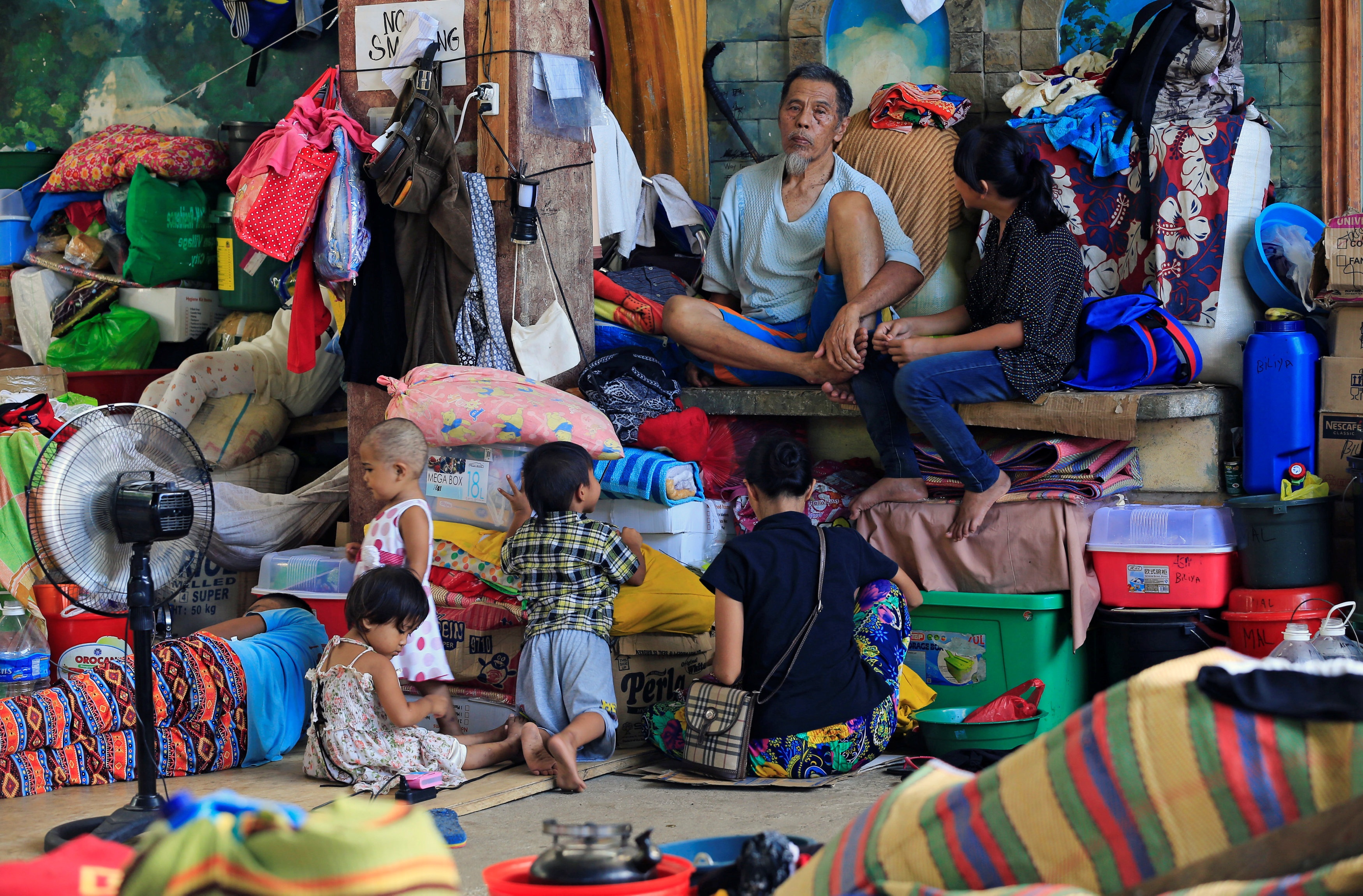 dan Philippines thiet mang trong luc cho Maute bi tieu diet anh 4