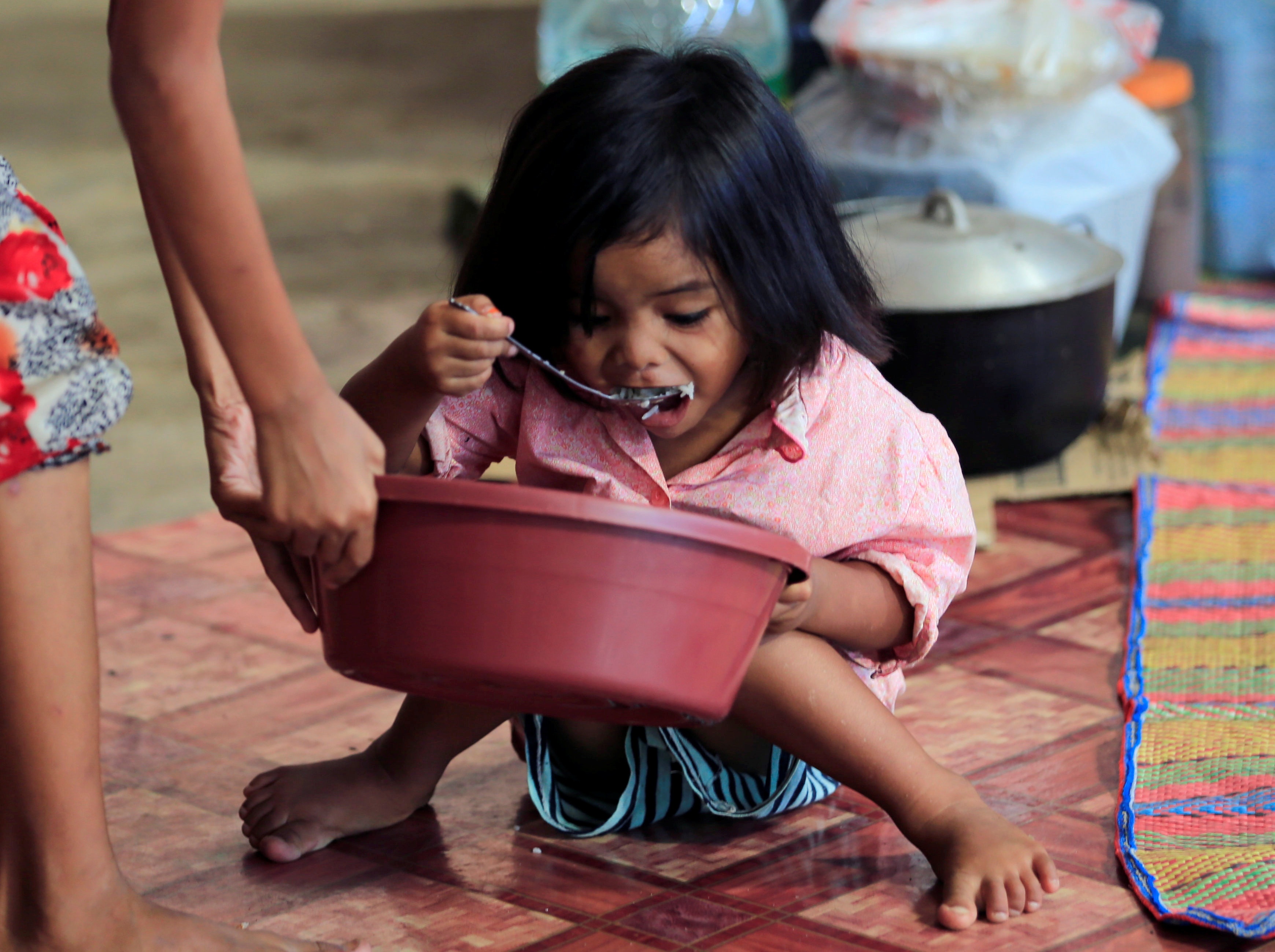 dan Philippines thiet mang trong luc cho Maute bi tieu diet anh 2