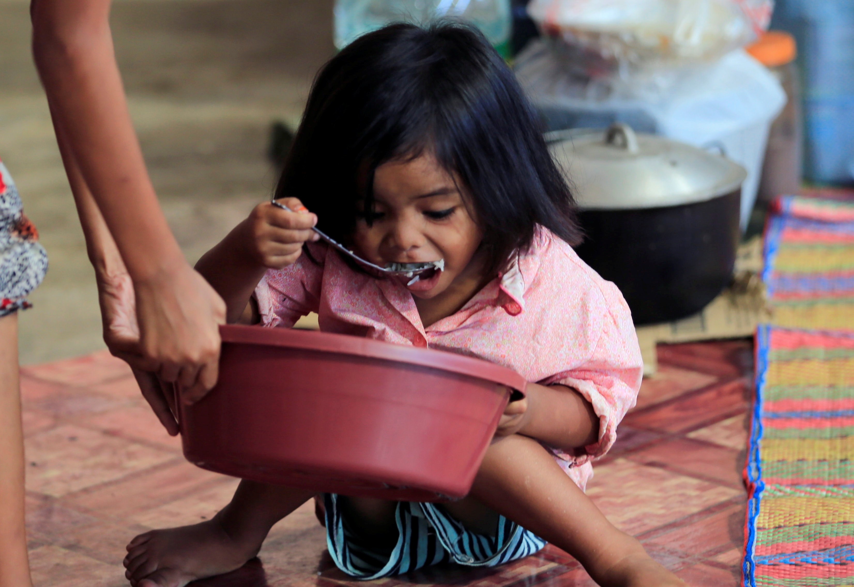 Nguoi Philippines song mon trong luc cho quan doi diet Maute hinh anh