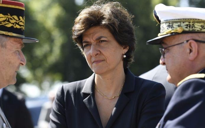 Nu bo truong quoc phong Phap dot ngot tu chuc hinh anh