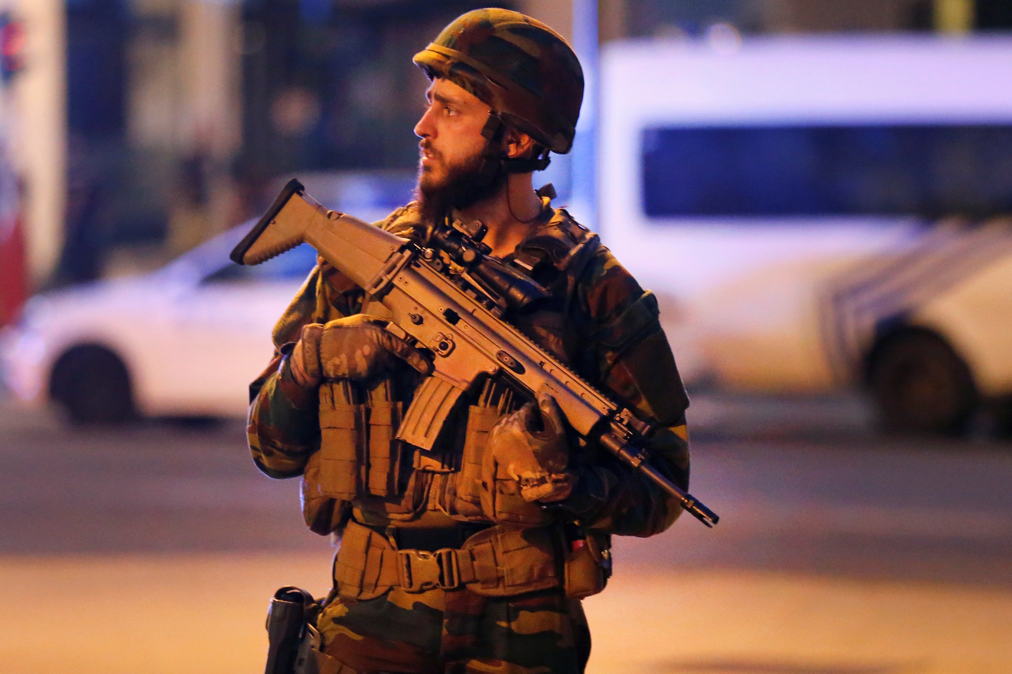 Quan doi Bi do bo nha ga Brussels sau vu tan cong hinh anh