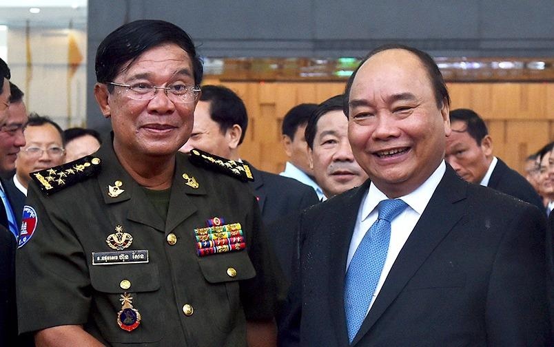 Thu tuong Nguyen Xuan Phuc lam viec cung Thu tuong Campuchia hinh anh