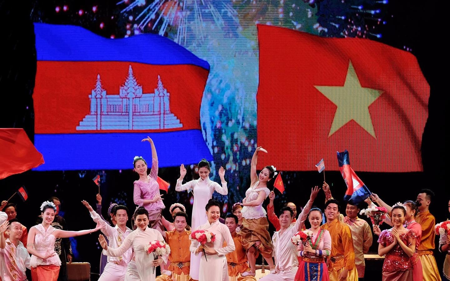 Ky niem 50 nam ngay thiet lap quan he ngoai giao Viet Nam - Campuchia hinh anh