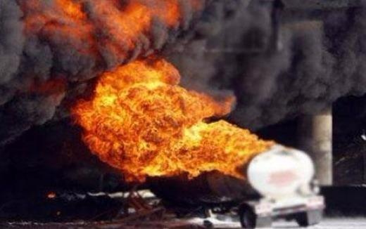 Pakistan: Xe cho dau boc chay, 148 nguoi thiet mang hinh anh