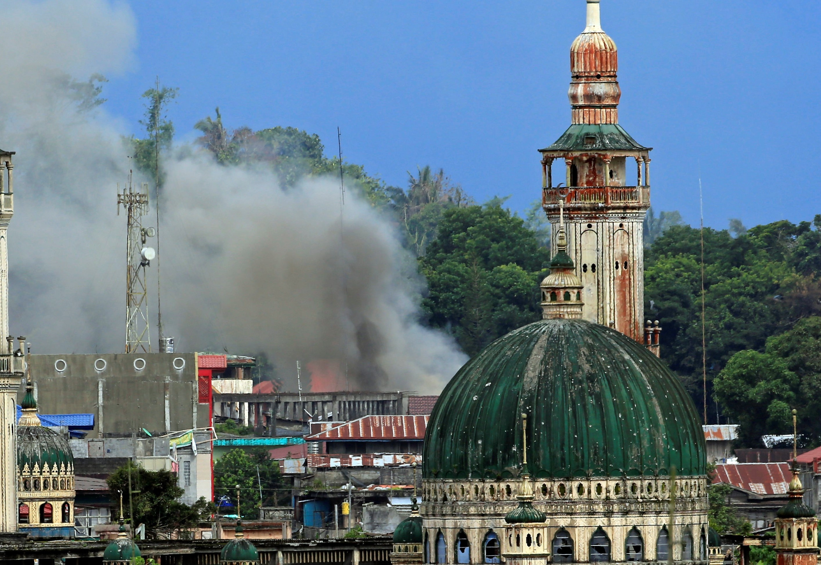 Ket thuc lenh ngung ban, Marawi lai chim trong bom dan hinh anh