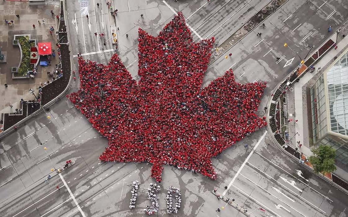 Canada xep hinh la phong khong lo ky niem 150 nam Quoc khanh hinh anh