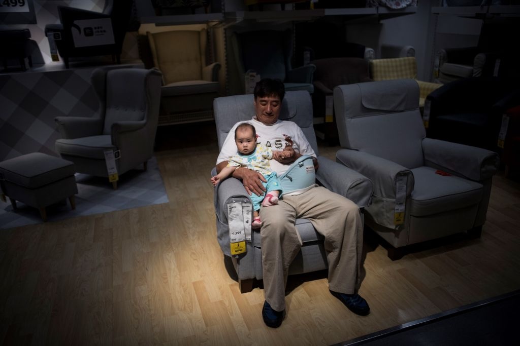 dan Trung Quoc ra sieu thi noi that ngu nho anh 6