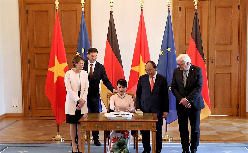 Thu tuong ky so vang tai Phu tong thong Duc anh 5